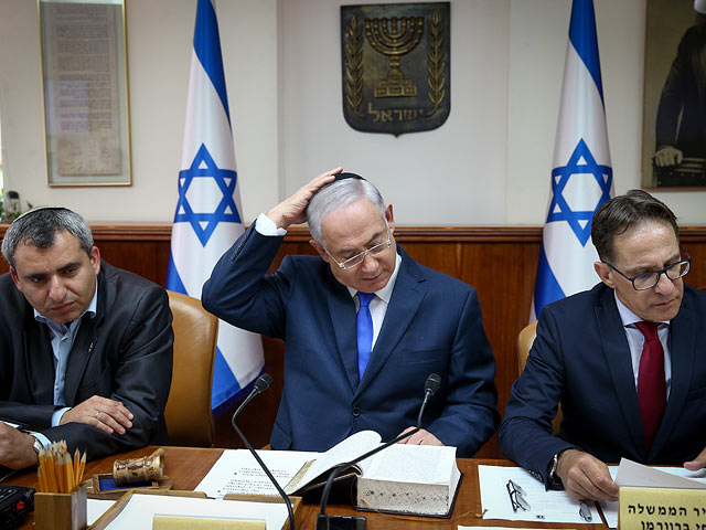 Биньямин Нетаниягу на заседании правительства. 9 июля 2017 года    
