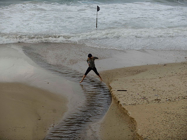 Пляж Ницаним закрыт для купания из-за стоков из сектора Газы  