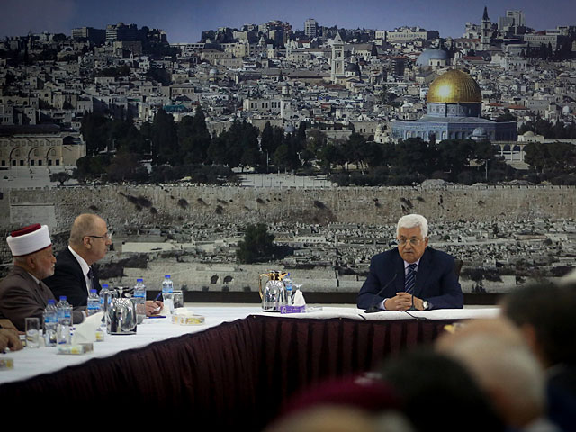 Махмуд Аббас на встрече с членами кабинета министров
