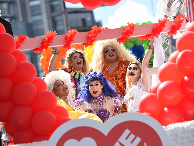 "Равенство &#8211; не игра престолов": гей-парад в Белфасте
