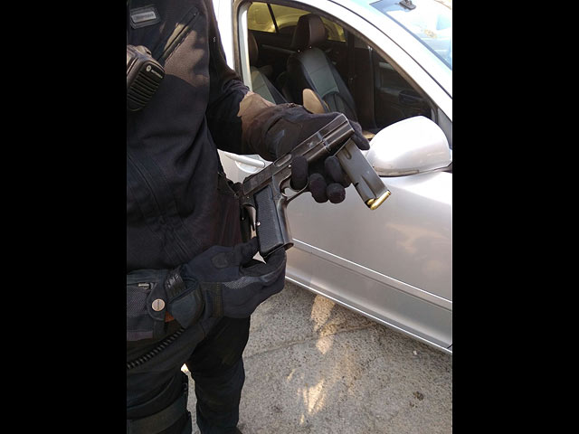 Полиция обнаружила оружие в автомобиле, остановленном возле Умм эль-Фахма    