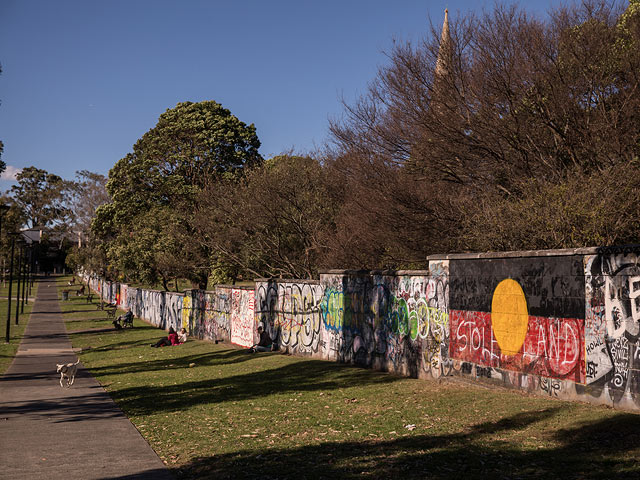 Уличное искусство в Австралии: от Drag Queens до писателей-классиков. Фоторепортаж