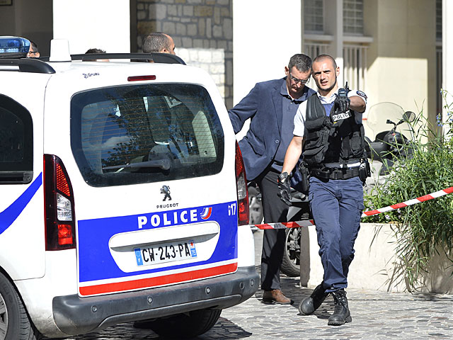 Автомобильный теракт в окрестностях Парижа: обнародовано имя подозреваемого    