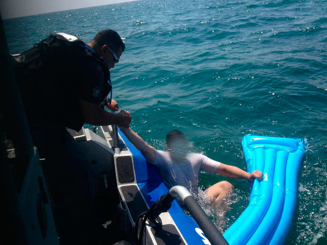 Морская полиция спасла двоих мужчин у побережья Тель-Авива