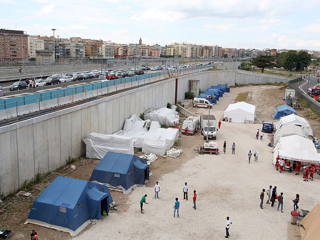 Один из лагерей мигрантов в Риме. 2015 год