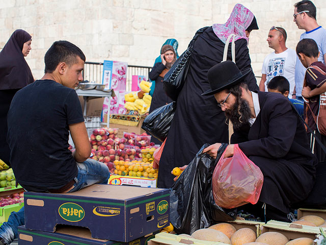 Статистика мусульманского Израиля: доходы меньше, чем у евреев, но на еду тратят больше  