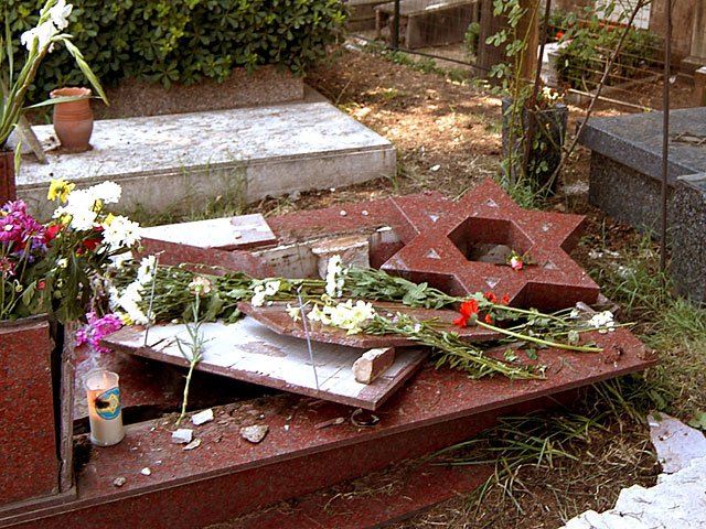 Вандалы осквернили кладбище в мошаве Бирия  
