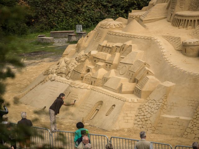 Рекордный замок из песка в Дуйсбурге (Германия). 1 сентября 2017 года