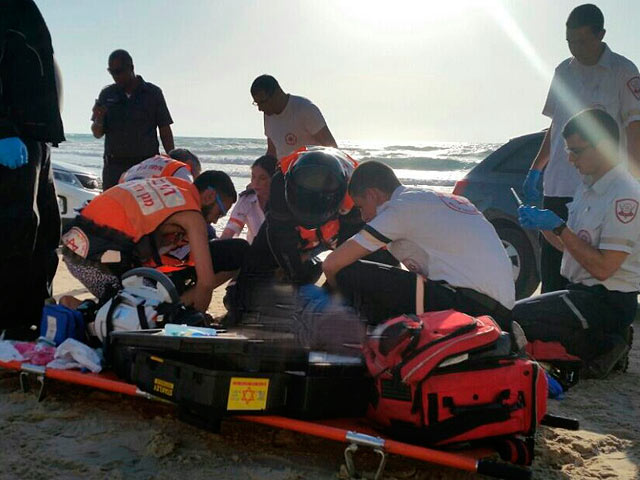 На пляже А-Боним едва не утонул 25-летний мужчина