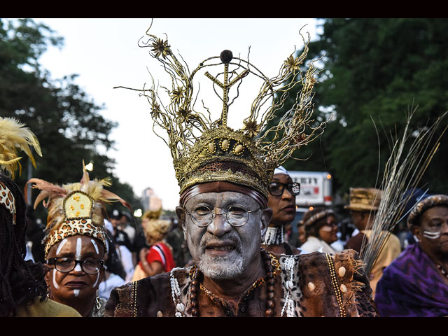 Фестиваль J'ouvert в Бруклине: маскарад под усиленной охраной полиции