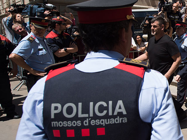 СМИ: полиция Барселоны застрелила одного из террористов  
