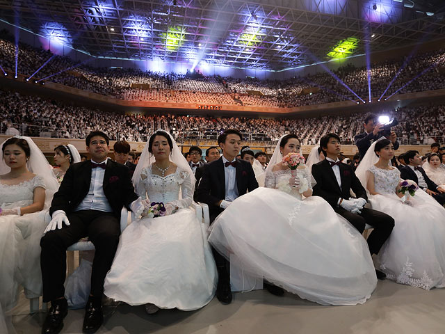 Массовая свадьба Церкви объединения:  тысячи пар сочетались браком