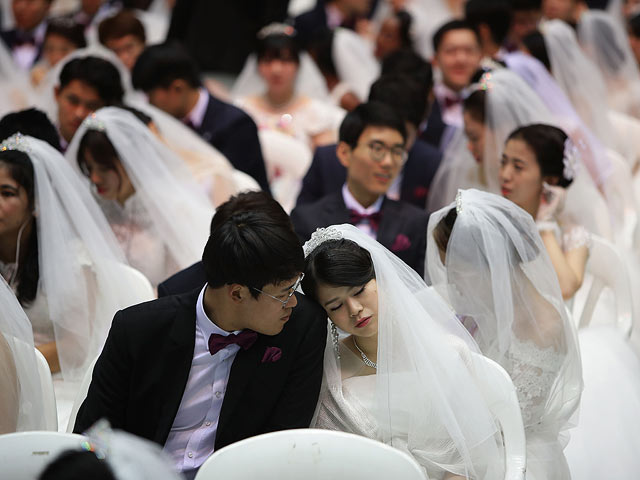 Массовая свадьба Церкви объединения:  тысячи пар сочетались браком