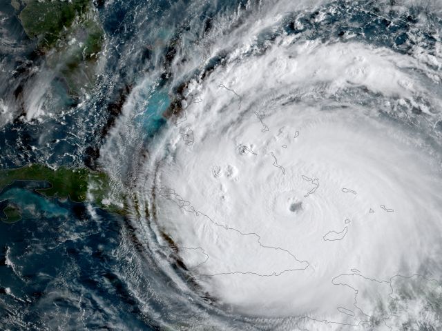 Категория урагана "Ирма" вновь повышена до 5-й, ожидаются катастрофические последствия