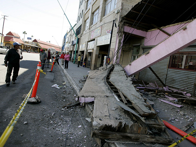 Спустя сутки после землетрясения Мексику атаковал шторм "Катя"