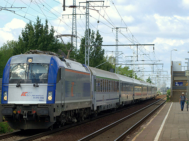 Поезд, в котором находится Михаил Саакашвили, не пустили на Украину    