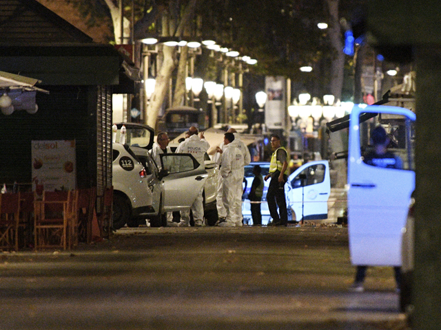 Опубликованы фотографии четырех подозреваемых в осуществлении терактов в Каталонии