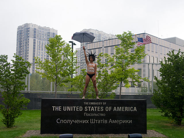 Около здания посольства США в Киеве. 13  сентября 2017 года