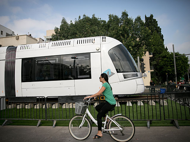 На бульваре Ротшильда в Тель-Авиве установлена модель метротрамвая  