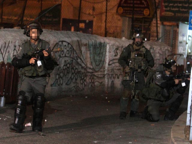 К югу от Иерусалима военнослужащие ранили араба, пытавшегося бросить гранаты  