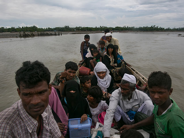 Столкновения в Мьянме: 400.000 беженцев устремились в Бангладеш