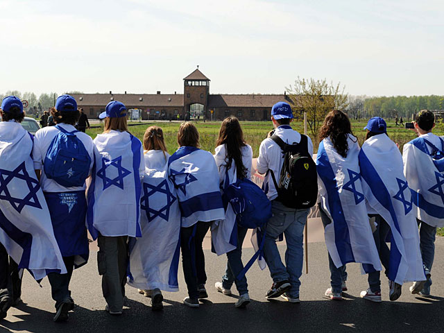 Израильские школьники оставили граффити в мемориальном комплексе Освенцим    