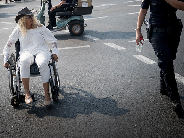 Активисты движения за права инвалидов блокировали движение по шоссе Аялон  