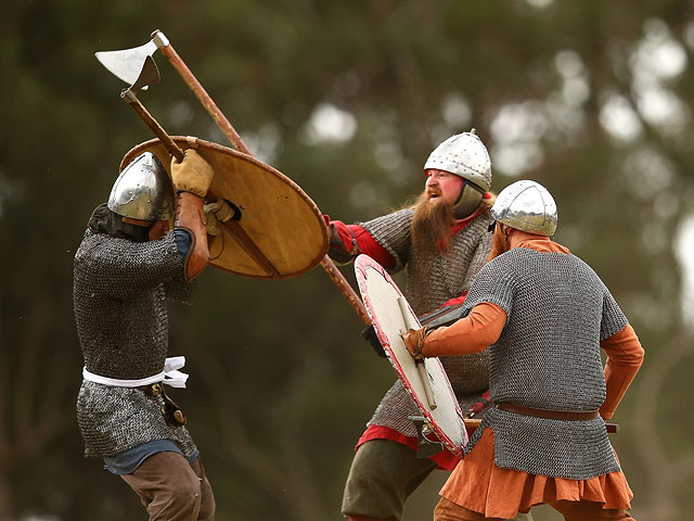 "Стенка на стенку": средневековый фестиваль в Австралии