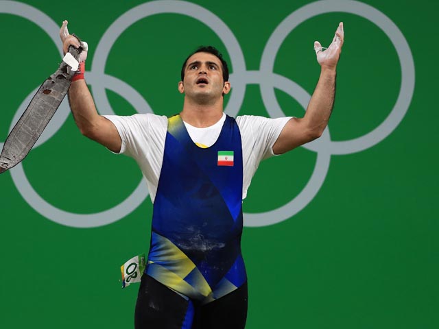 Иранский тяжелоатлет установил мировой рекорд. Сумма двух попыток - 413 кг
