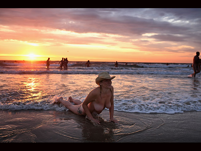 North East Skinny Dip : "голый" заплыв ради душевнобольных людей  