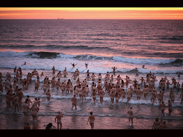 North East Skinny Dip : "голый" заплыв ради душевнобольных людей  