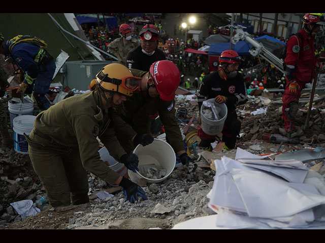ЦАХАЛ опубликовал новые фотографии из Мексики, рассказывающие о работе спасателей  