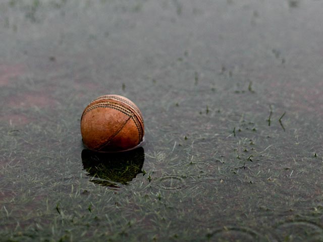 Матч чемпионата Румынии был прерван из-за того, что все мячи утонули в реке