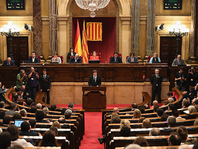 Глава Каталонии не стал объявлять о независимости автономии  