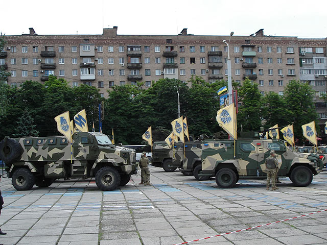Техника полка "Азов" в Мариуполе