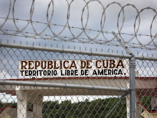 США сокращают штат посольства на Кубе и приостанавливают выдачу виз