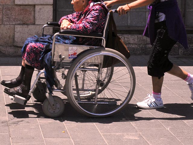     Иностранная рабочая подозревается в издевательствах над пожилой женщиной в Иерусалиме