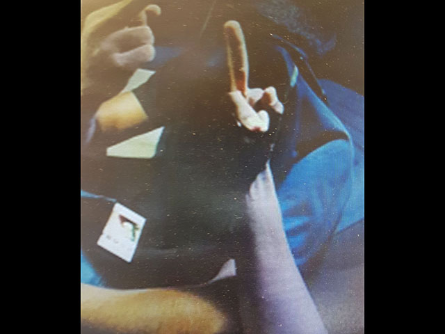 Вор был опознан по среднему пальцу, который он показал в видеокамеру во время ограбления    