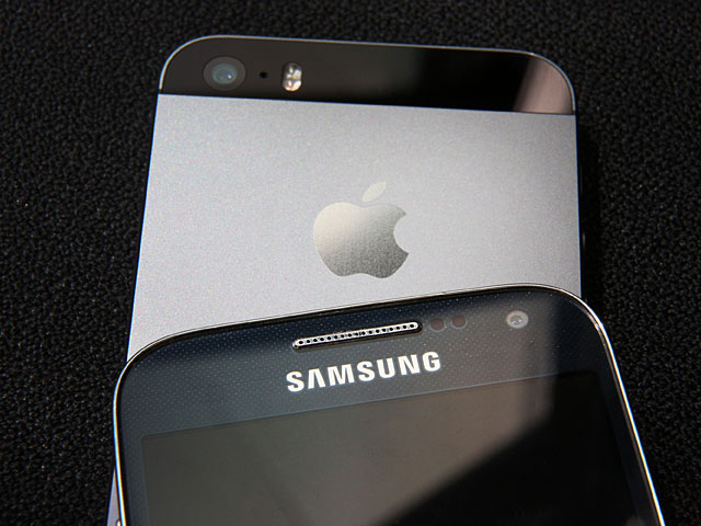 Возобновляется "война патентов": назначена дата очередных слушаний Apple против Samsung    
