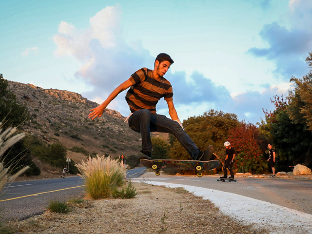 Йом Кипур в Израиле: на улицы вышли велосипедисты и скейтбордисты