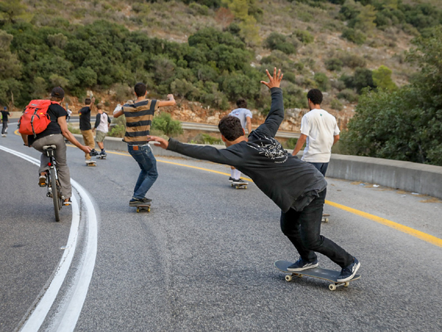 Йом Кипур в Израиле: на улицы вышли велосипедисты и скейтбордисты