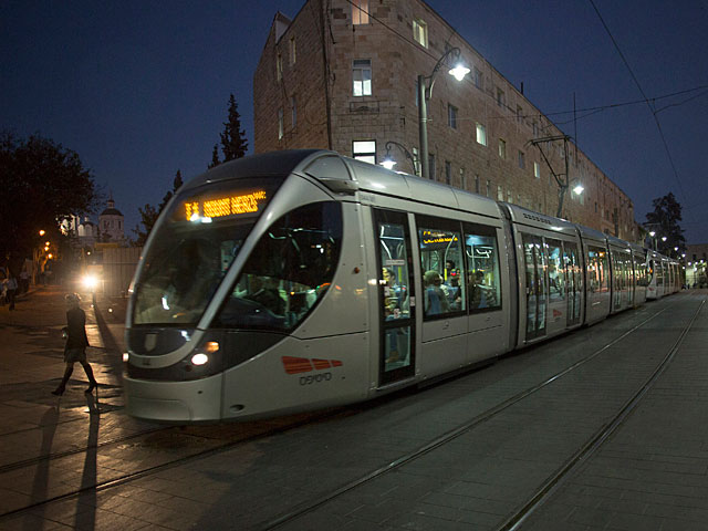 Иерусалимский трамвай подвергся "каменной атаке", причинен ущерб    