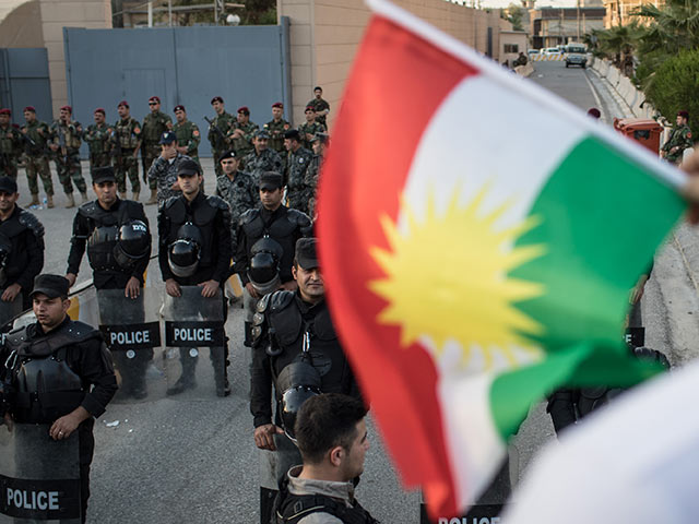 Курдистан признал федеральную конституцию, "Пешмерга" теснит иракские войска    