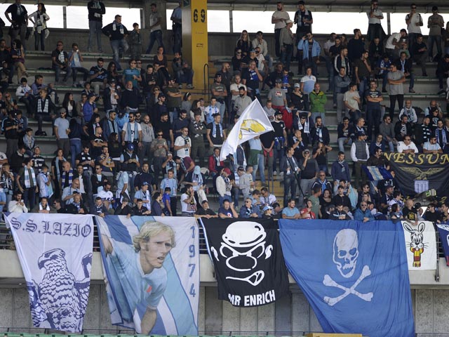 Полиция установила личности фанатов, расклеивавших антисемитские стикеры на стадионе "Лацио"