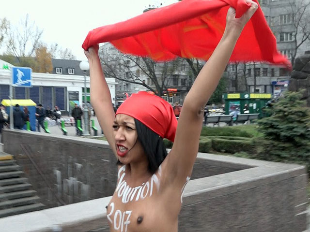 Акция FEMEN в Киеве. 7 ноября 2017 года