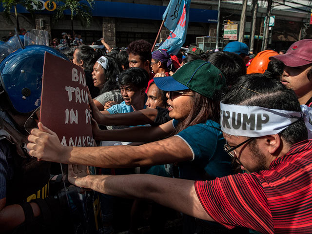 В Маниле сожгли "свастику с Трампом"