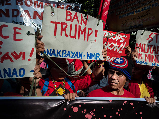 В Маниле сожгли "свастику с Трампом"