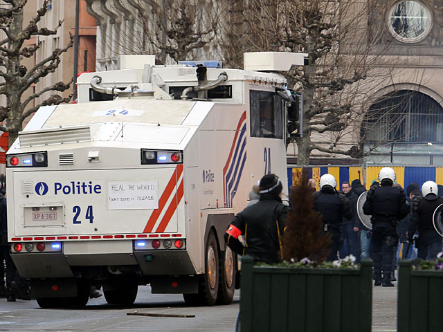 Беспорядки в центре Брюсселя: задержаны 16 человек, 22 полицейских ранены    