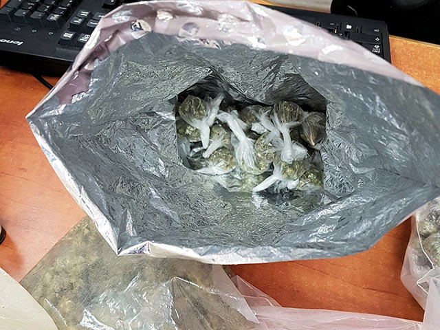 Подросток из Модиина обвиняется в торговле наркотиками  