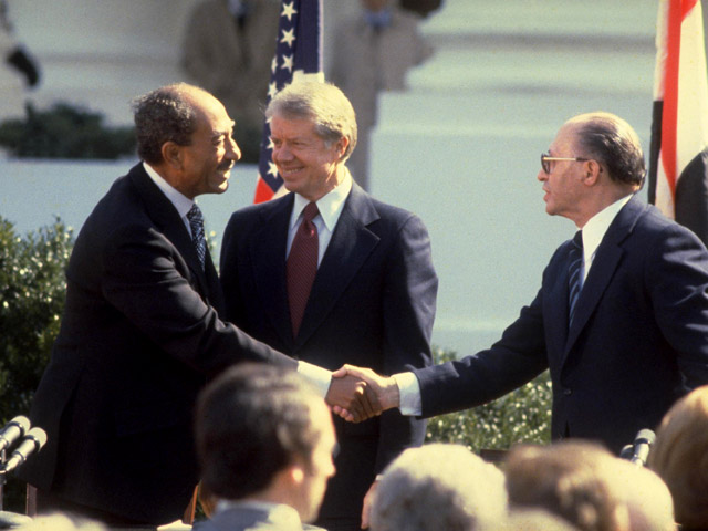 Анвар Садат, Джимми Картер и Менахем Бегин в Вашингтоне. 26 марта 1979 года